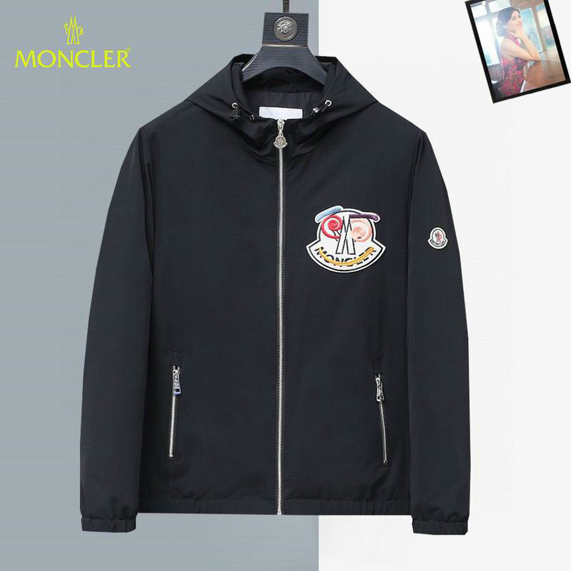 Les vestes Moncler allient élégance et modernité. Leur design sophistiqué et leurs matériaux haut de gamme en font un choix incontournable.pas cher.le moins cher.