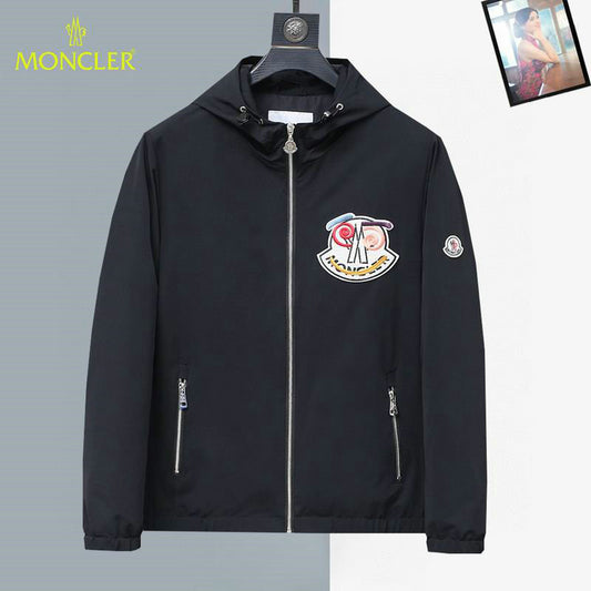 Les vestes Moncler allient élégance et modernité. Leur design sophistiqué et leurs matériaux haut de gamme en font un choix incontournable.pas cher.le moins cher.