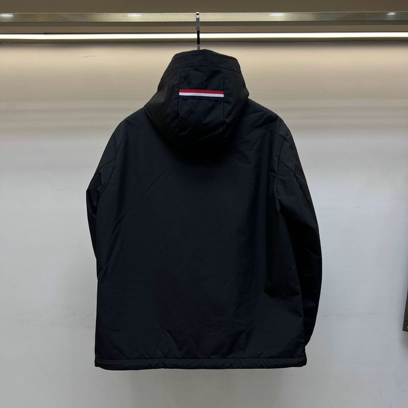 Les vestes Moncler allient élégance et modernité. Leur design sophistiqué et leurs matériaux haut de gamme en font un choix incontournable.pas cher.le moins cher.