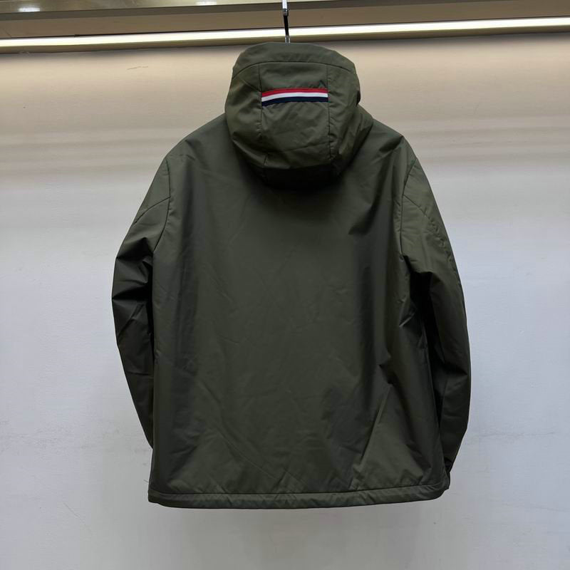 Les vestes Moncler allient élégance et modernité. Leur design sophistiqué et leurs matériaux haut de gamme en font un choix incontournable.pas cher.le moins cher.