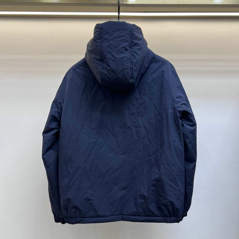 Les vestes Moncler allient élégance et modernité. Leur design sophistiqué et leurs matériaux haut de gamme en font un choix incontournable.pas cher.le moins cher.