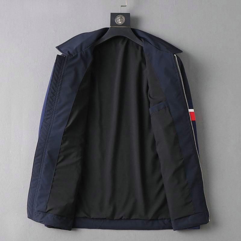 Les vestes Moncler allient élégance et modernité. Leur design sophistiqué et leurs matériaux haut de gamme en font un choix incontournable.pas cher.le moins cher.