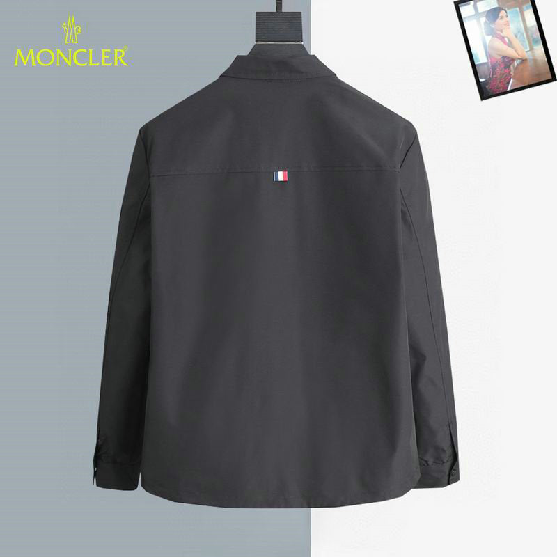 Les vestes Moncler allient élégance et modernité. Leur design sophistiqué et leurs matériaux haut de gamme en font un choix incontournable.pas cher.le moins cher.