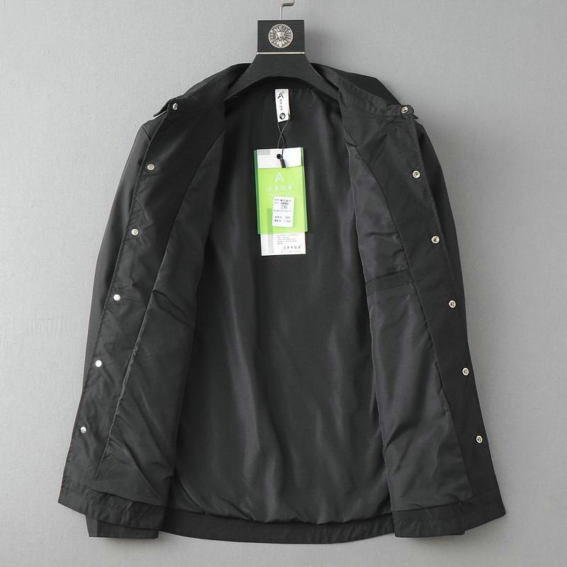 Les vestes Moncler allient élégance et modernité. Leur design sophistiqué et leurs matériaux haut de gamme en font un choix incontournable.pas cher.le moins cher.