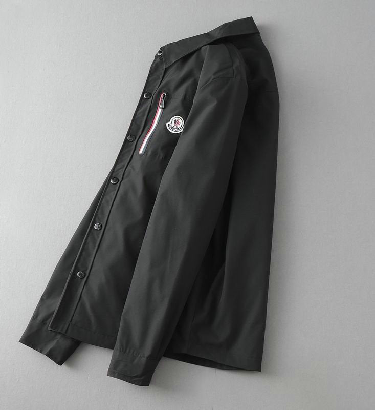 Les vestes Moncler allient élégance et modernité. Leur design sophistiqué et leurs matériaux haut de gamme en font un choix incontournable.pas cher.le moins cher.