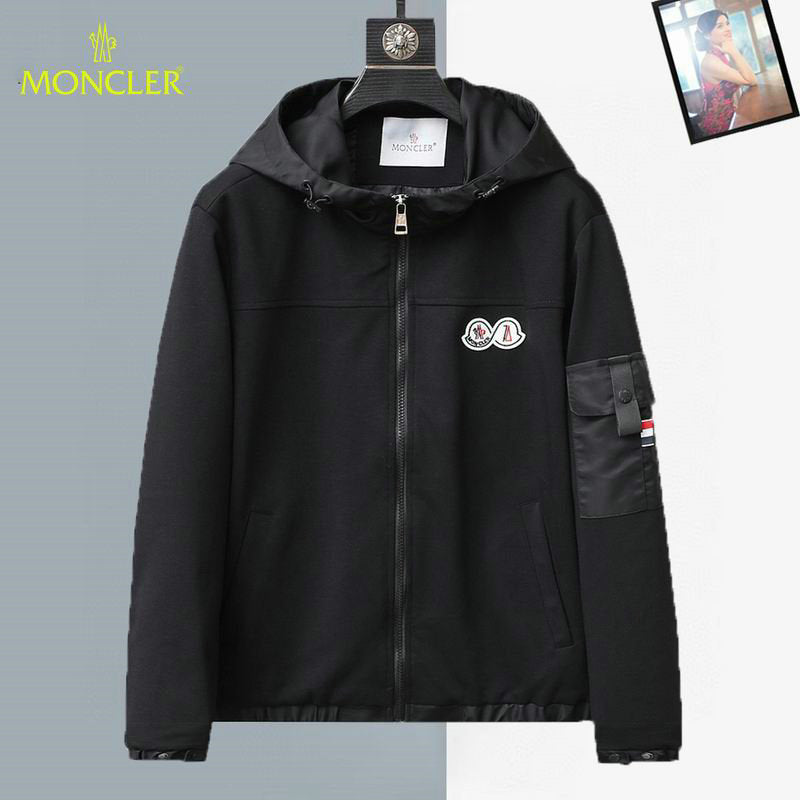 Les vestes Moncler allient élégance et modernité. Leur design sophistiqué et leurs matériaux haut de gamme en font un choix incontournable.pas cher.le moins cher.