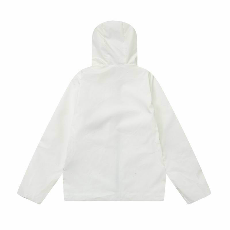 Les vestes Moncler allient élégance et modernité. Leur design sophistiqué et leurs matériaux haut de gamme en font un choix incontournable.pas cher.le moins cher.