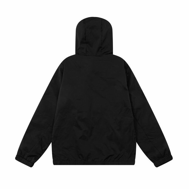Les vestes Moncler allient élégance et modernité. Leur design sophistiqué et leurs matériaux haut de gamme en font un choix incontournable.pas cher.le moins cher.