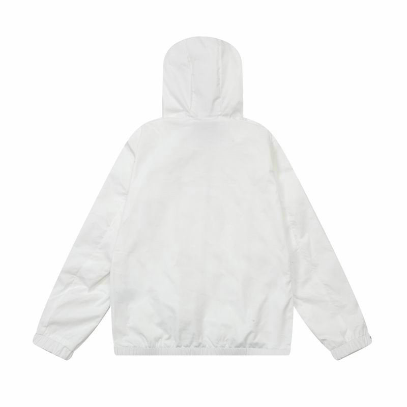 Les vestes Moncler allient élégance et modernité. Leur design sophistiqué et leurs matériaux haut de gamme en font un choix incontournable.pas cher.le moins cher.
