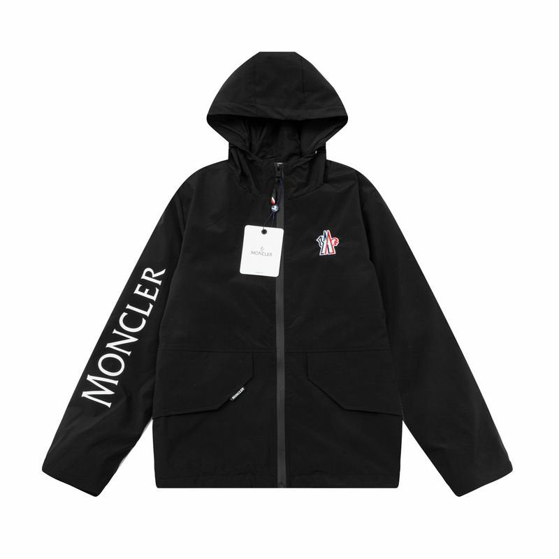Les vestes Moncler allient élégance et modernité. Leur design sophistiqué et leurs matériaux haut de gamme en font un choix incontournable.pas cher.le moins cher.