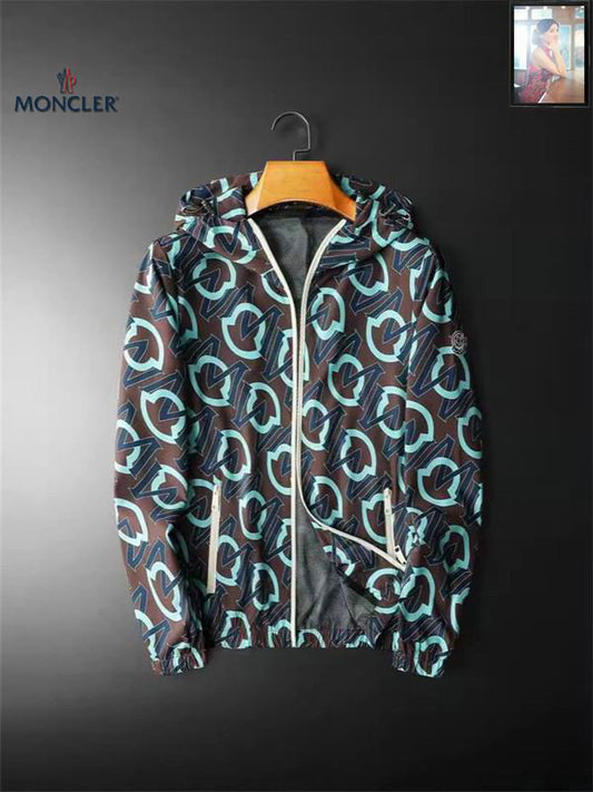 Les vestes Moncler allient élégance et modernité. Leur design sophistiqué et leurs matériaux haut de gamme en font un choix incontournable.pas cher.le moins cher.