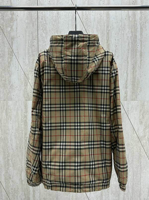 Les vestes Burberry incarnent l'élégance et la qualité, offrant une expérience exceptionnelle. Leur design raffiné et leurs matériaux de haute qualité.pas cher. Le moins cher.