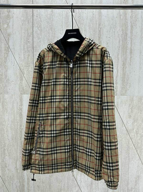 Les vestes Burberry incarnent l'élégance et la qualité, offrant une expérience exceptionnelle. Leur design raffiné et leurs matériaux de haute qualité.pas cher. Le moins cher.