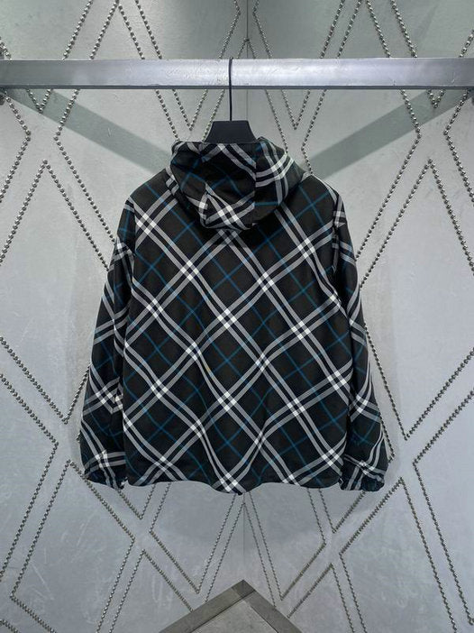 Les vestes Burberry incarnent l'élégance et la qualité, offrant une expérience exceptionnelle. Leur design raffiné et leurs matériaux de haute qualité.pas cher. Le moins cher.