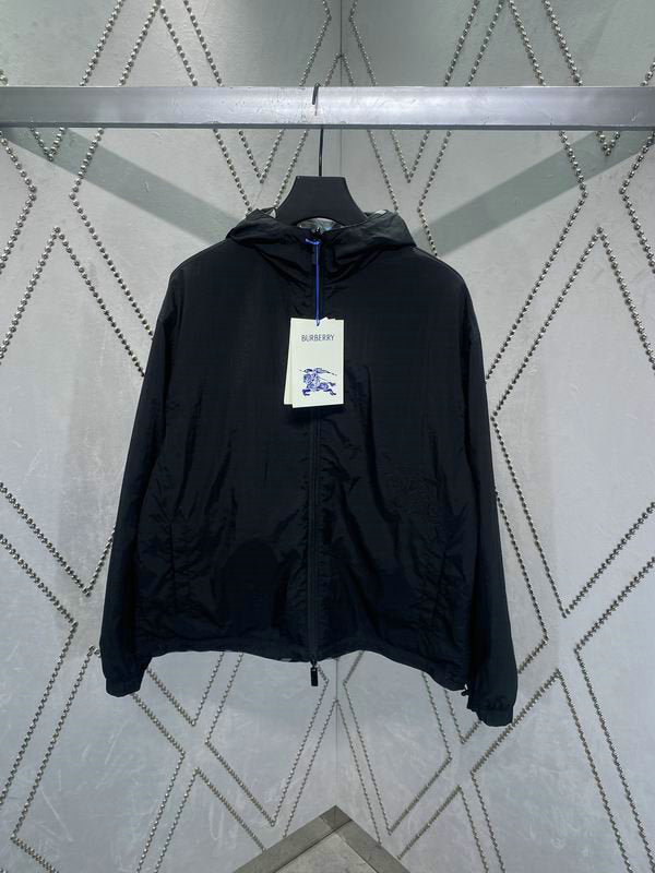 Les vestes Burberry incarnent l'élégance et la qualité, offrant une expérience exceptionnelle. Leur design raffiné et leurs matériaux de haute qualité.pas cher. Le moins cher.