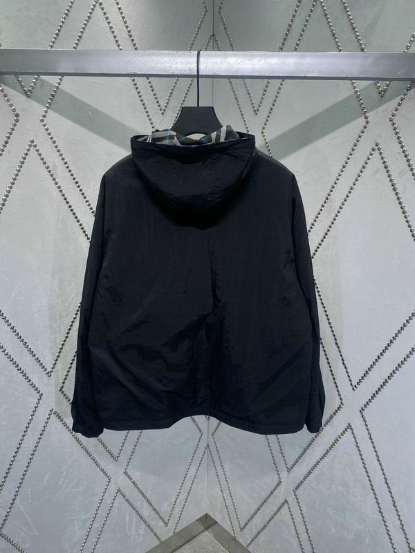 Les vestes Burberry incarnent l'élégance et la qualité, offrant une expérience exceptionnelle. Leur design raffiné et leurs matériaux de haute qualité.pas cher. Le moins cher.