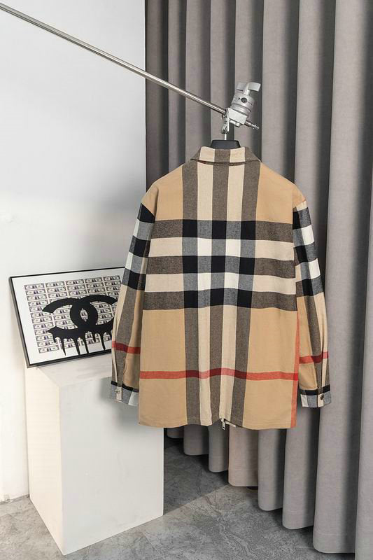 Les vestes Burberry incarnent l'élégance et la qualité, offrant une expérience exceptionnelle. Leur design raffiné et leurs matériaux de haute qualité.pas cher. Le moins cher.