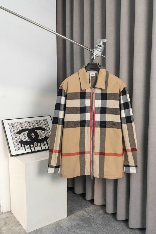 Les vestes Burberry incarnent l'élégance et la qualité, offrant une expérience exceptionnelle. Leur design raffiné et leurs matériaux de haute qualité.pas cher. Le moins cher.