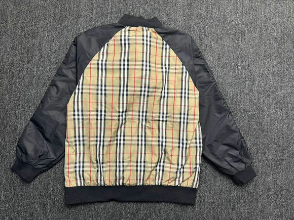 Les vestes Burberry incarnent l'élégance et la qualité, offrant une expérience exceptionnelle. Leur design raffiné et leurs matériaux de haute qualité.pas cher. Le moins cher.