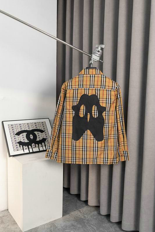 Les vestes Burberry incarnent l'élégance et la qualité, offrant une expérience exceptionnelle. Leur design raffiné et leurs matériaux de haute qualité.pas cher. Le moins cher.