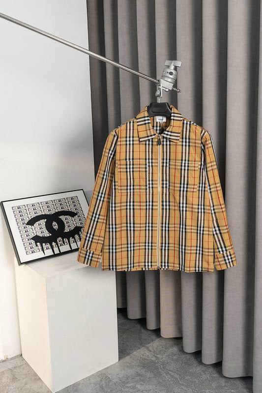 Les vestes Burberry incarnent l'élégance et la qualité, offrant une expérience exceptionnelle. Leur design raffiné et leurs matériaux de haute qualité.pas cher. Le moins cher.