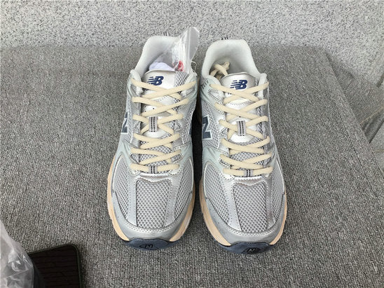 Les baskets New Balance allient style et confort. Leur design classique et leurs matériaux de haute qualité en font un choix idéal pour les amateurs de sneakers.pas cher. Le moins cher.