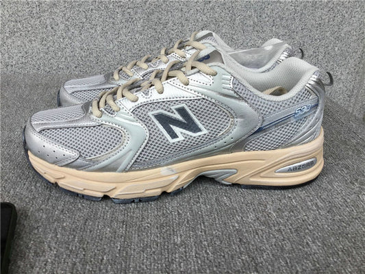 Les baskets New Balance allient style et confort. Leur design classique et leurs matériaux de haute qualité en font un choix idéal pour les amateurs de sneakers.pas cher. Le moins cher.