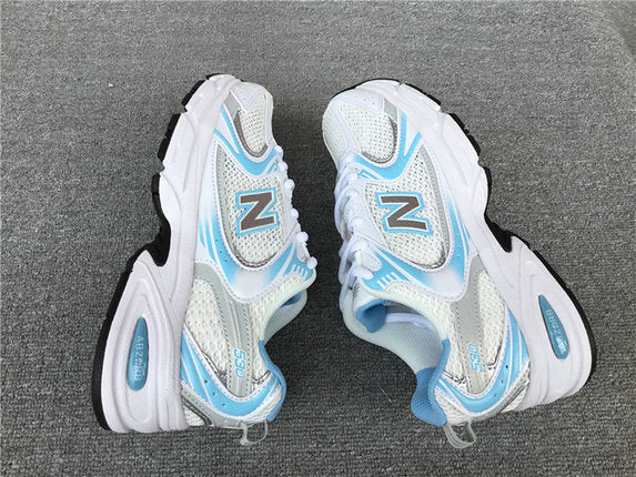 Les baskets New Balance allient style et confort. Leur design classique et leurs matériaux de haute qualité en font un choix idéal pour les amateurs de sneakers.pas cher. Le moins cher.