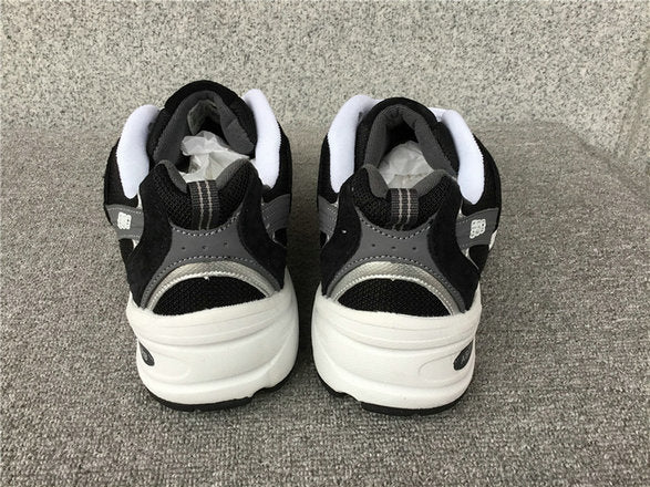 Les baskets New Balance allient style et confort. Leur design classique et leurs matériaux de haute qualité en font un choix idéal pour les amateurs de sneakers.pas cher. Le moins cher.