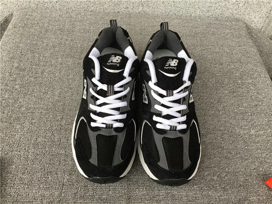 Les baskets New Balance allient style et confort. Leur design classique et leurs matériaux de haute qualité en font un choix idéal pour les amateurs de sneakers.pas cher. Le moins cher.