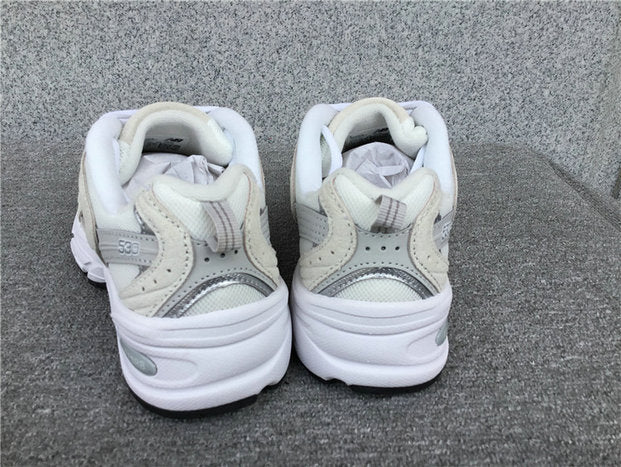Les baskets New Balance allient style et confort. Leur design classique et leurs matériaux de haute qualité en font un choix idéal pour les amateurs de sneakers.pas cher. Le moins cher.