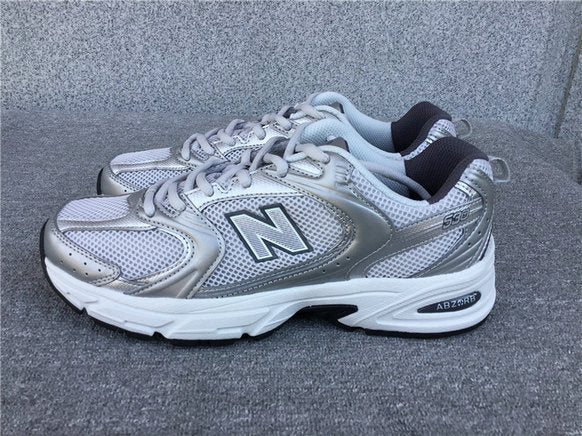 Les baskets New Balance allient style et confort. Leur design classique et leurs matériaux de haute qualité en font un choix idéal pour les amateurs de sneakers.pas cher. Le moins cher.