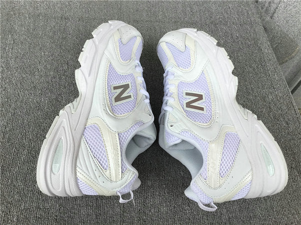 Les baskets New Balance allient style et confort. Leur design classique et leurs matériaux de haute qualité en font un choix idéal pour les amateurs de sneakers.pas cher. Le moins cher.