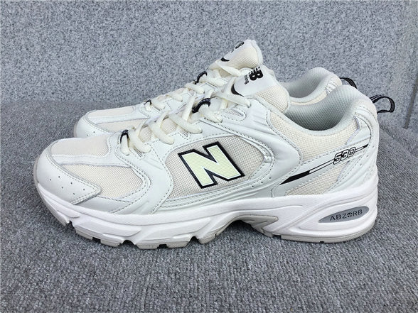 Les baskets New Balance allient style et confort. Leur design classique et leurs matériaux de haute qualité en font un choix idéal pour les amateurs de sneakers.pas cher. Le moins cher.