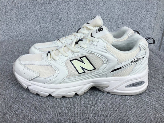 Les baskets New Balance allient style et confort. Leur design classique et leurs matériaux de haute qualité en font un choix idéal pour les amateurs de sneakers.pas cher. Le moins cher.