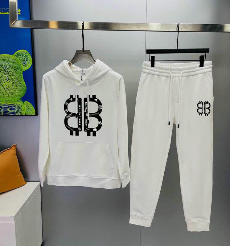 Les ensembles survêtement Balenciaga allient performance et style. Leur design avant-gardiste et leur qualité supérieure. Pas cher. Le moins cher.