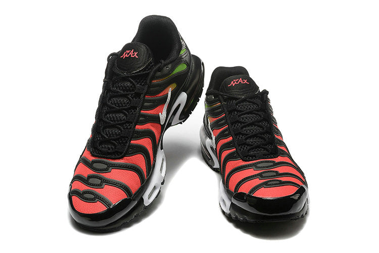 Découvrez le style audacieux des Baskets Nike Air Max Tn green red, offrant confort et performance au quotidien. Ne manquez pas cet incontournable !