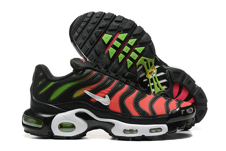 Découvrez le style audacieux des Baskets Nike Air Max Tn green red, offrant confort et performance au quotidien. Ne manquez pas cet incontournable !