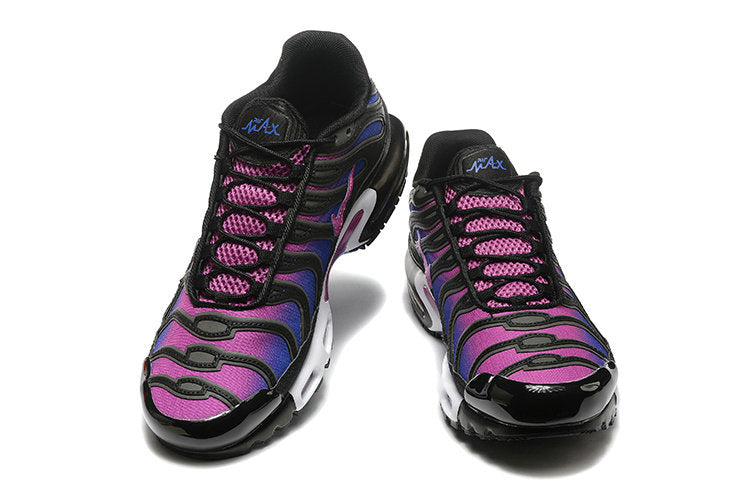 Faites sensation avec les baskets Nike Air Max Plus TN Purple Pink Black. Ce style vibrant des années 90 est parfait pour se démarquer !