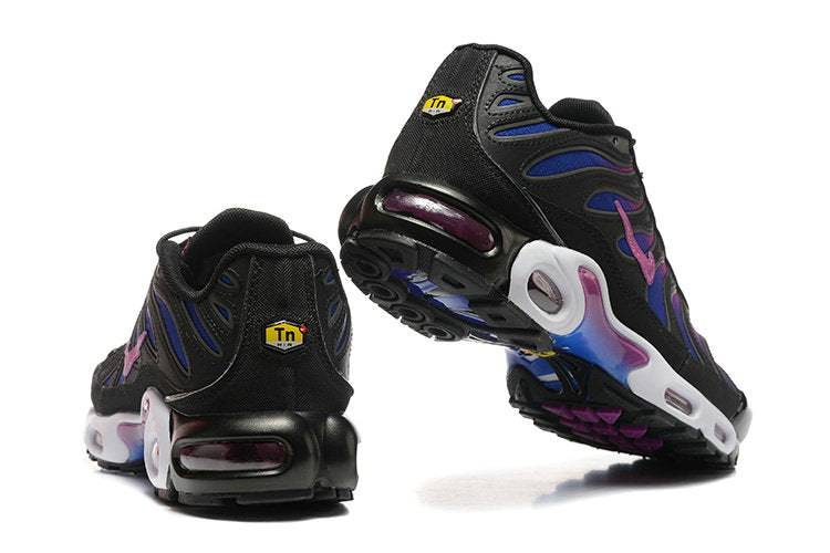 Faites sensation avec les baskets Nike Air Max Plus TN Purple Pink Black. Ce style vibrant des années 90 est parfait pour se démarquer !