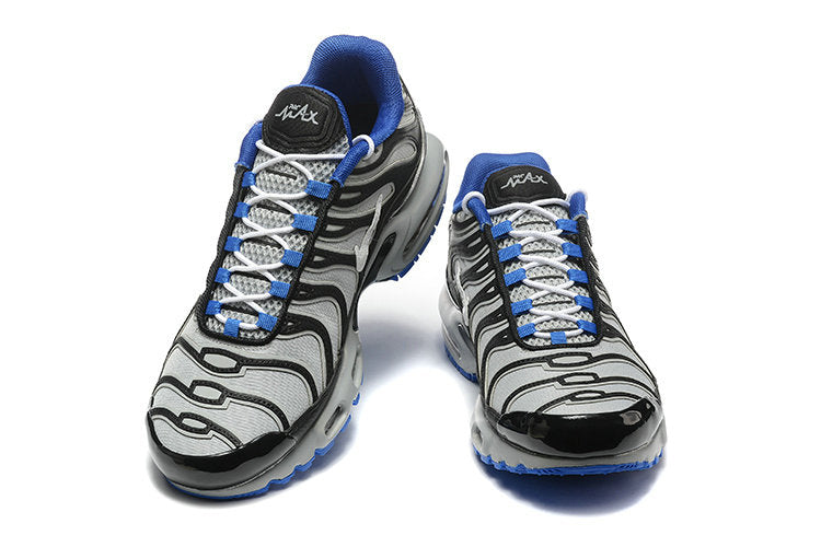 Découvrez les Baskets Nike Air Max Plus TN Grey Black Blue, alliant confort et style moderne. Ne manquez pas l'occasion de les essayer !