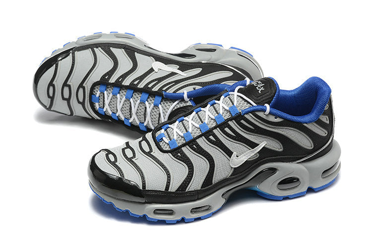 Découvrez les Baskets Nike Air Max Plus TN Grey Black Blue, alliant confort et style moderne. Ne manquez pas l'occasion de les essayer !