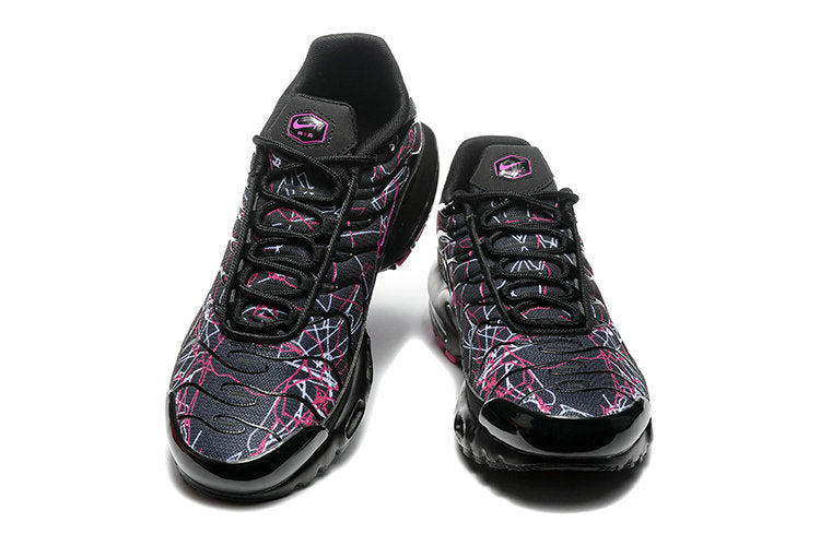 Découvrez les Baskets Nike Air Max Plus TN Black Thunder Pink, alliant esthétique audacieuse et confort. Ne manquez pas cette paire vibrante!