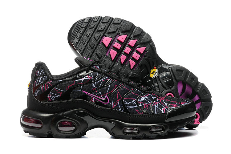 Découvrez les Baskets Nike Air Max Plus TN Black Thunder Pink, alliant esthétique audacieuse et confort. Ne manquez pas cette paire vibrante!