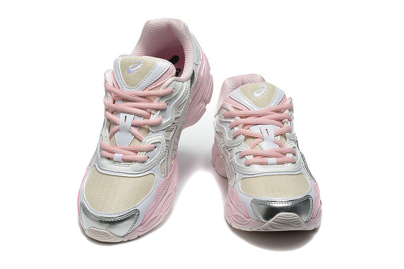 Les baskets Asics  offrent une combinaison parfaite de style et de performance. Leur design élégant et leurs technologies de pointe