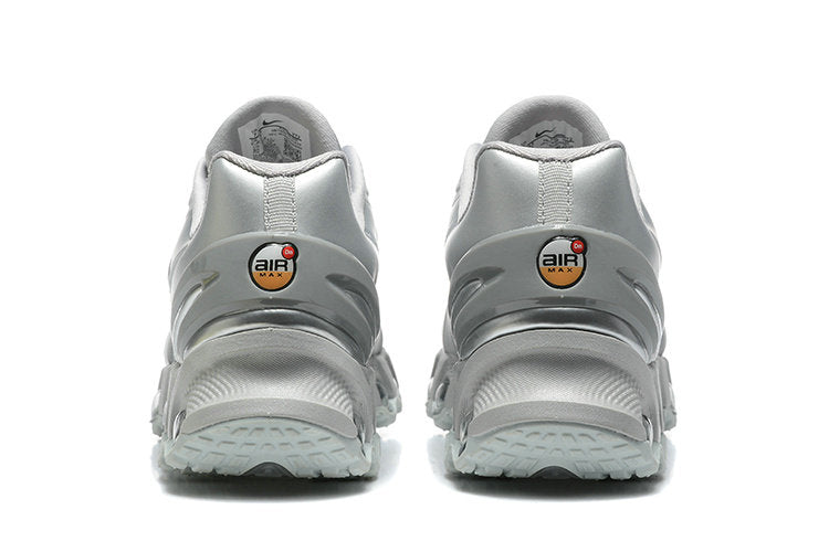 Les baskets Nike Air Max DN8 combinent innovation et design moderne pour offrir un style dynamique et une performance inégalée.pas cher . Le moins cher.