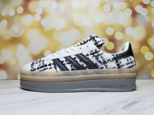 Les baskets Adidas Gazelle Bolt revisitent un classique emblématique avec une touche contemporaine, alliant style rétro et confort moderne.