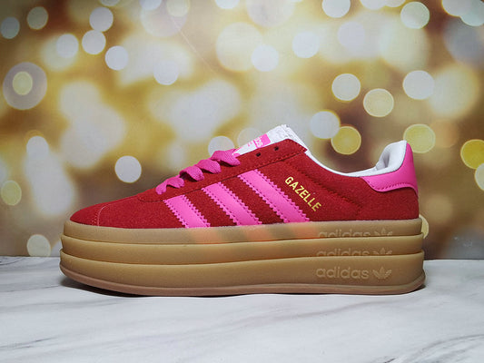 Les baskets Adidas Gazelle Bolt revisitent un classique emblématique avec une touche contemporaine, alliant style rétro et confort moderne.