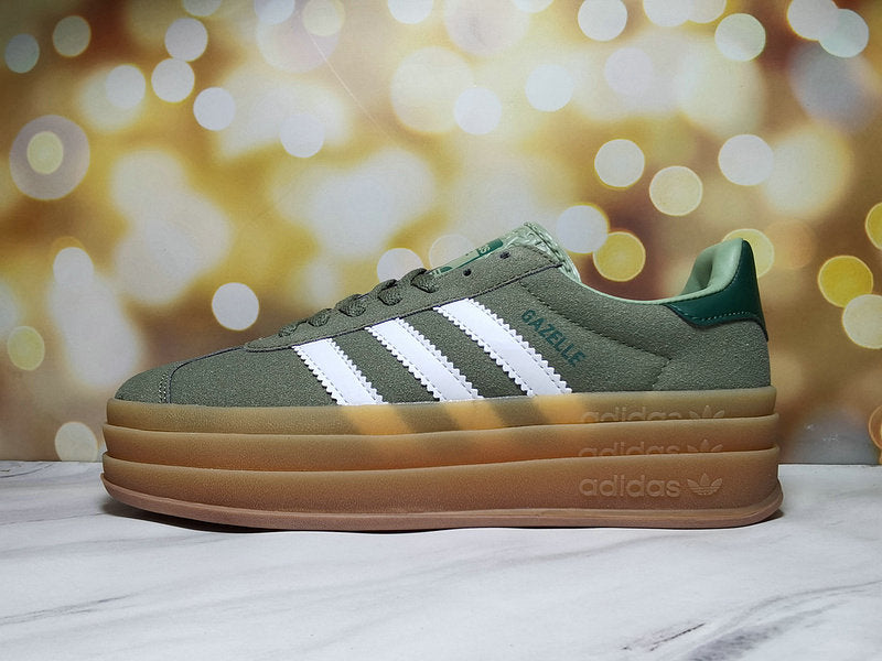 Les baskets Adidas Gazelle Bolt revisitent un classique emblématique avec une touche contemporaine, alliant style rétro et confort moderne.