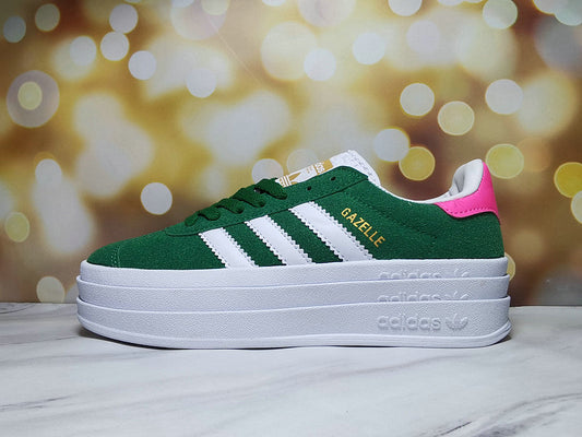Les baskets Adidas Gazelle Bolt revisitent un classique emblématique avec une touche contemporaine, alliant style rétro et confort moderne.